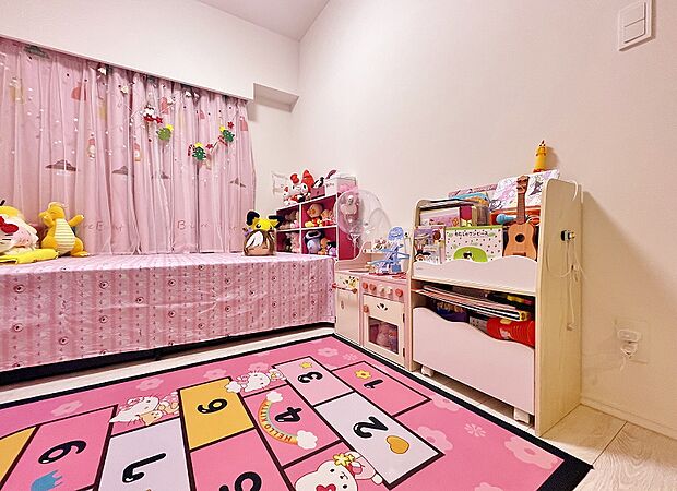 〜洋室約4.1帖〜お子様のお部屋や書斎、リモートワーク用スペースとして、ライフスタイルに合わせて、多種多様な活用が可能となります。