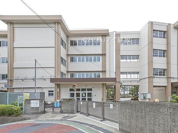 川崎市立南野川小学校まで1040m、川崎市立南野川小学校