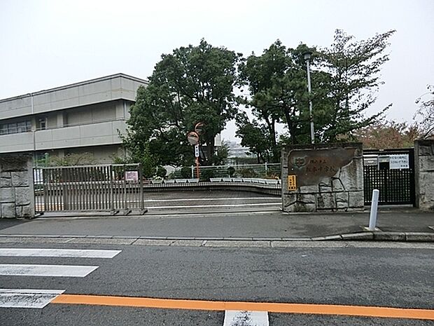 横浜市立松本中学校まで2356m、教育目標は　自分の将来に希望をもち、「じりつ」した生き方を実現させていこうとする生徒を育てる