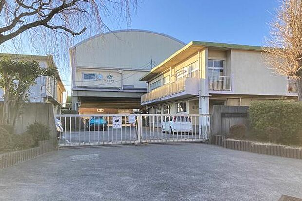 取手市立白山小学校まで750m、お子さまを育む学校が身近にあります。お子さまの通学も安心です。