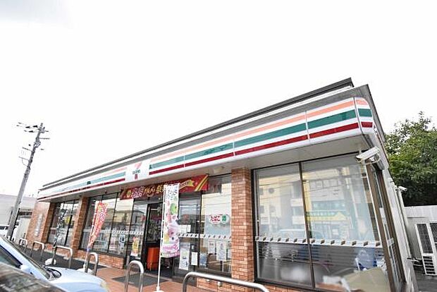 セブンイレブン取手白山3丁目店まで850m、24時間営業で日々の生活に便利なコンビニ。