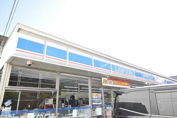 ローソンつくば東新井店まで700m、24時間営業で日々の生活に便利なコンビニ。