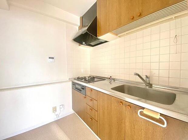 【キッチン】収納スペース・作業スペースが広いキッチンがポイント！