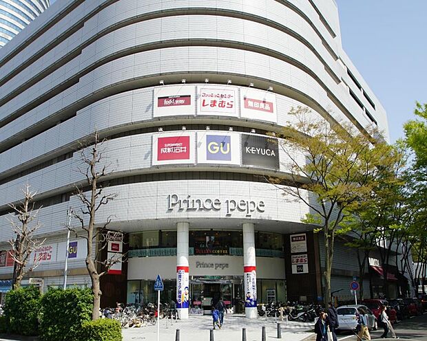 新横浜プリンスペペ　1000m　ファッションのほか雑貨、インテリア、レストラン、カフェ、食品スーパーまで取り揃えています。 