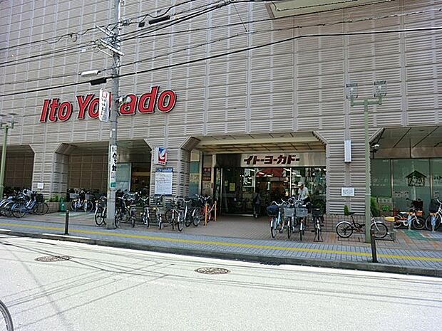 イトーヨーカドー武蔵小杉駅前店　750m　毎日の食卓を彩る食料品から日用品まで取り揃えています。8の付く日はハッピーデー。 