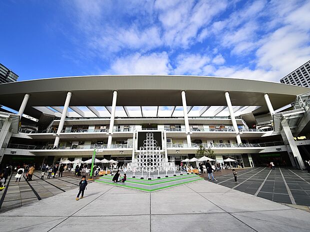 ラゾーナ川崎プラザ　1200m　川崎駅直結の映画も楽しめるショッピングモール。各種イベントも多く開催されます。 