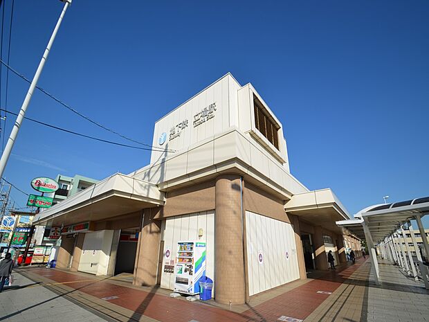 横浜市営地下鉄ブルーライン『立場』駅　1040m　バスセンターとイトーヨーカドーが隣接した利便性の高い駅です。戸塚駅まで約6分です。   