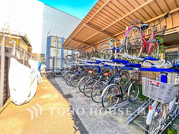 大切な自転車を雨や風から守ってくれる屋根付きが嬉しいですね。