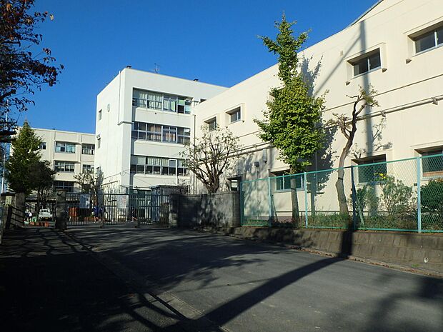 横浜市立城郷中学校　700m　 