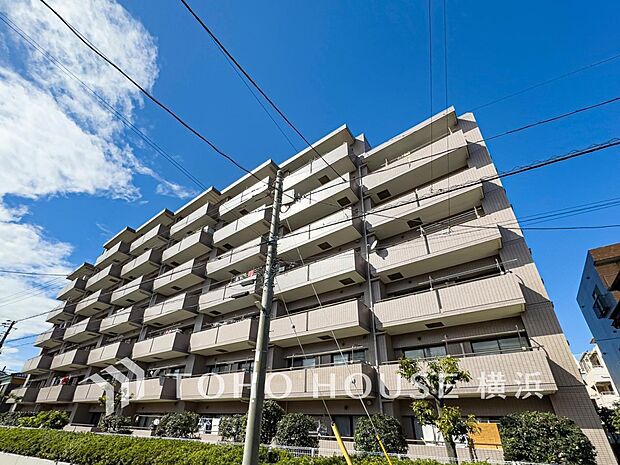 駅やお買物、教育施設が徒歩圏に揃う便利な住環境で永住の地に相応しい立地です。