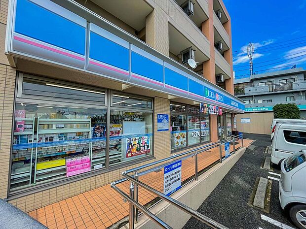 ローソン横浜神大寺一丁目店　400m　お手軽に食べれる食品や日用品雑貨などを扱う便利なコンビニ。 