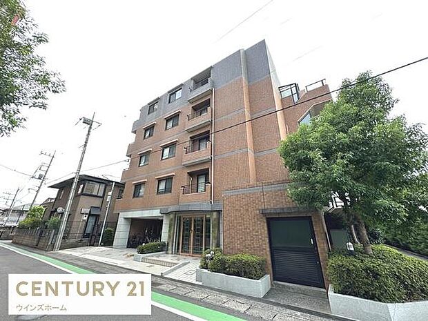 幼稚園、小学校、公園等も近く子育て世帯に嬉しい立地！生活施設が充実している為、暮らしやすい環境です！