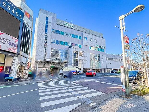 JR京浜東北線「西川口」駅徒歩21分！駅からバスを利用することもでき、マンションまではバスで10分、「上青木南小入口停留所」を下車して徒歩3分になります！