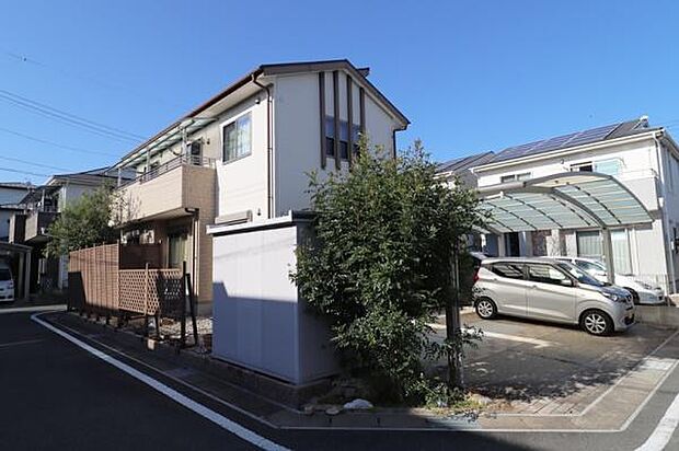 11/27AM10:00頃撮影　閑静な住宅地の角地になります。南面道路で日当たり良好です。