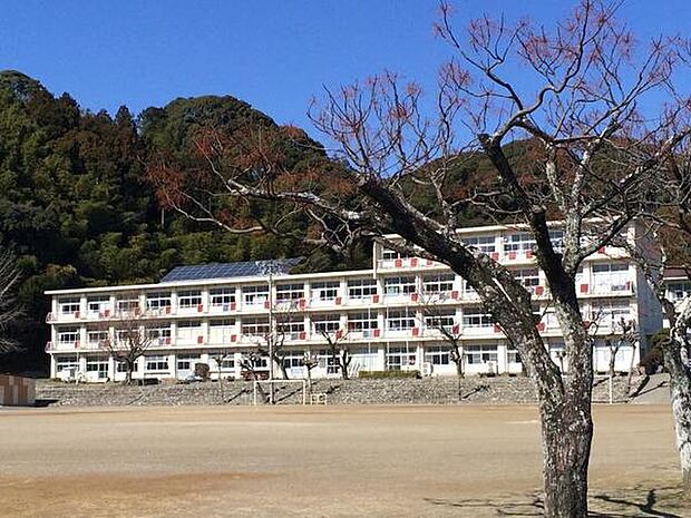 浜松市立二俣小学校まで550m