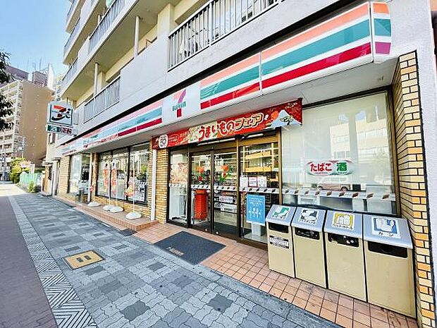 セブンイレブン大阪東中島1丁目店まで20m、横断歩道挟んで向かい側にコンビニがあるのは非常に便利ですね！