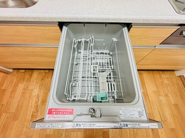 食洗器付きのシステムキッチンです　家事の時短は嬉しいく便利ですね!