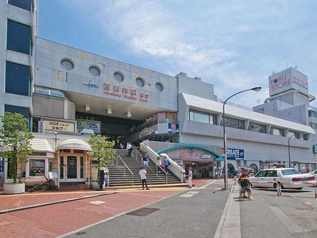 駅まで880m、西新井駅　徒歩11分