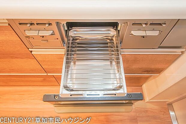 魚焼きグリルもビルトインなので場所を取りません