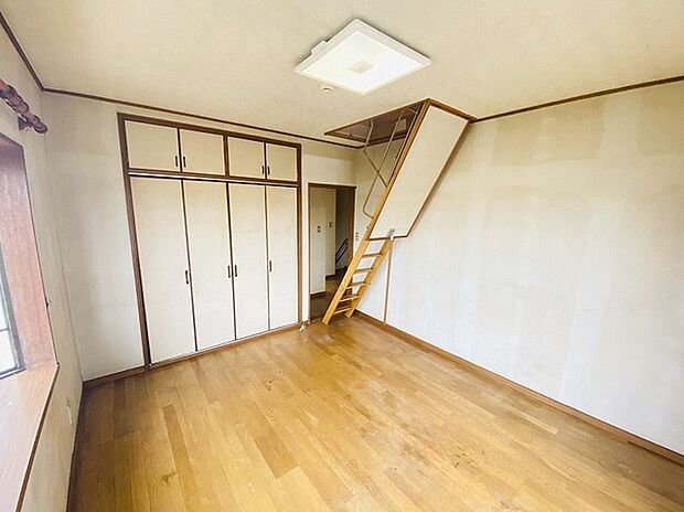 屋根裏のグルニエもあるお部屋