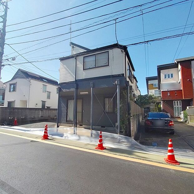 周辺は住宅が建ち並ぶ閑静な住宅街です。 