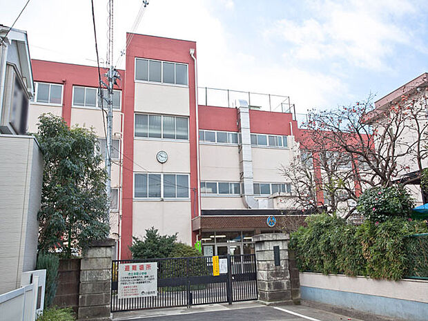 小金井市立本町小学校（850m）