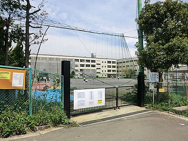 横浜市立上菅田中学校　距離約1700m