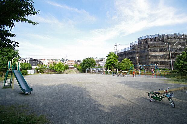 あゆみが丘公園　距離約290m