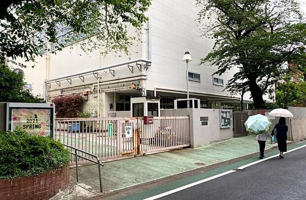 渋谷区立鳩森小学校まで227m