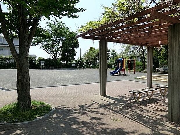 平戸台公園まで664m、徒歩約8分です