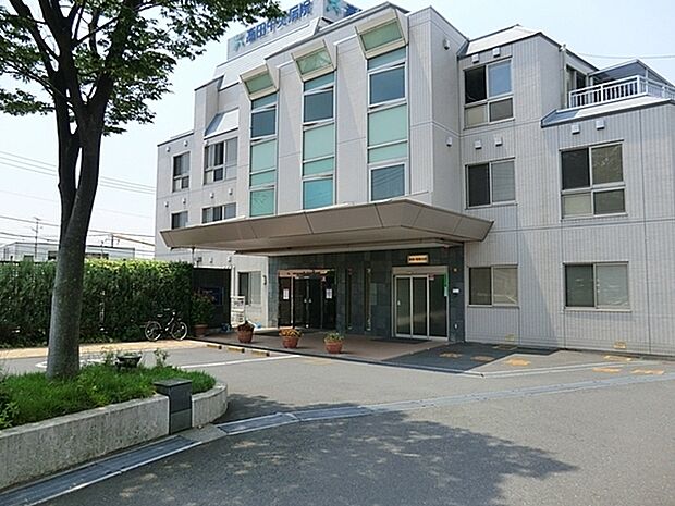 医療法人すこやか高田中央病院まで484m、徒歩約6分です。建物も大きく病室の数も多いです。建物も新しく非常に綺麗で、幅広い治療が受けれる総合病院です。
