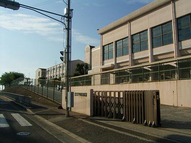 熊取町立熊取南中学校まで1782m
