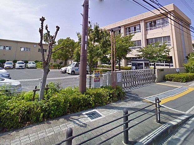 熊取町立中央小学校まで886m