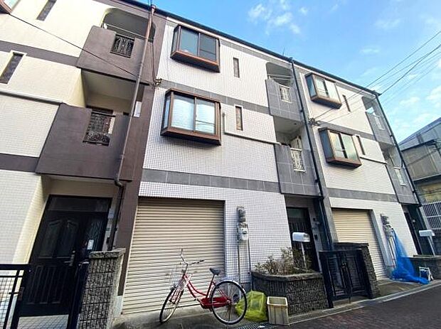 【外観】しっかりとした鉄骨造陸屋根3階建て過ごしやすい住宅地になります！