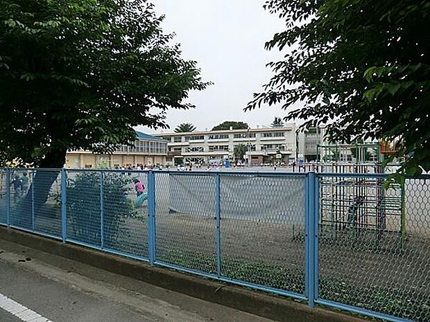 鴻巣市立鴻巣南小学校まで905m