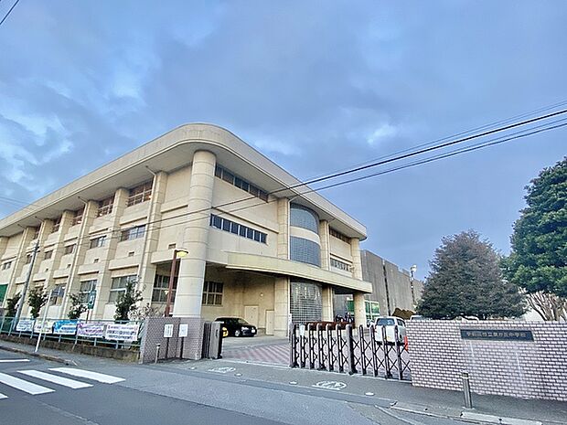 宇都宮市立泉が丘中学校まで1845m