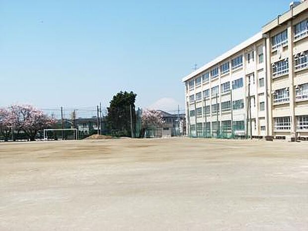 鶴嶺中学校まで811m