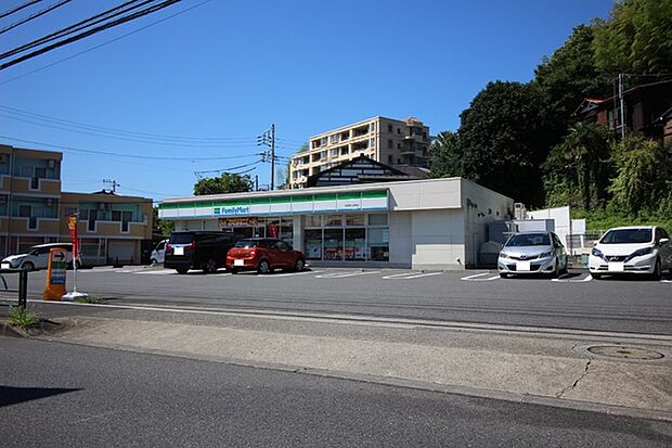 ファミリーマート町田能ケ谷町店まで260m