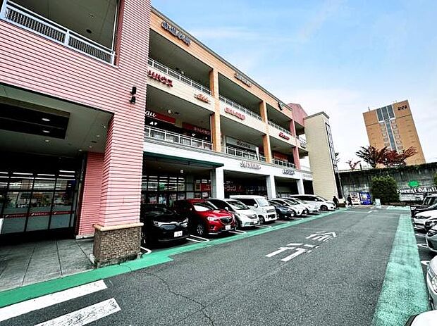 サンドラッグ南大沢店まで1081m、サンドラッグ南大沢店まで1081メートル、徒歩約14分と便利です