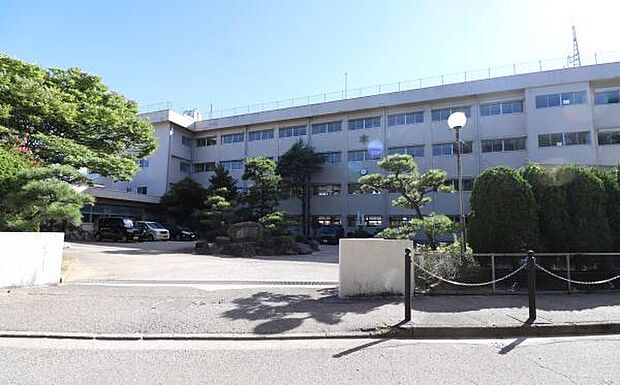 新潟市立青山小学校まで1577m