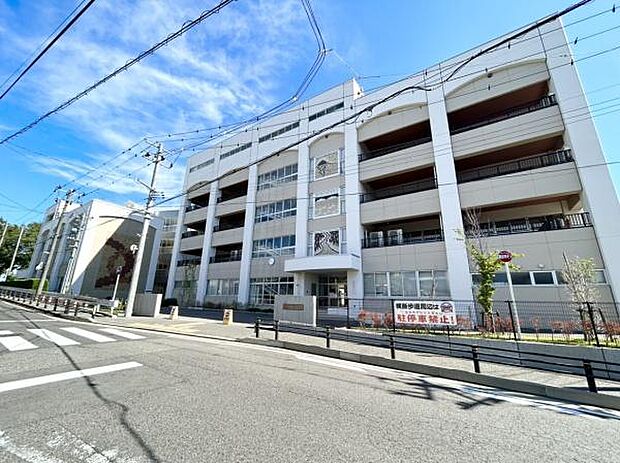 新潟市立日和山小学校まで1404m