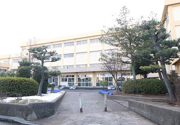 新潟市立上山小学校まで1837m