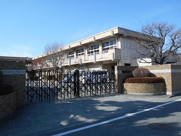 前橋市立天川小学校まで897m