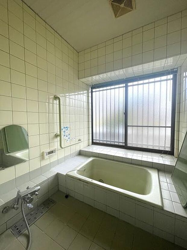 窓があり、換気もしやすい浴室