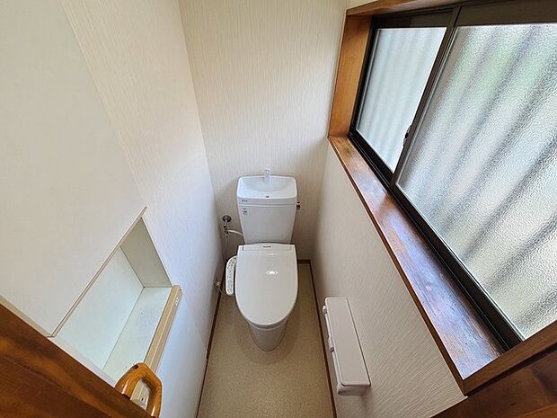 新しくお住まいになる方のことを考えて、トイレも新品に交換しました。 