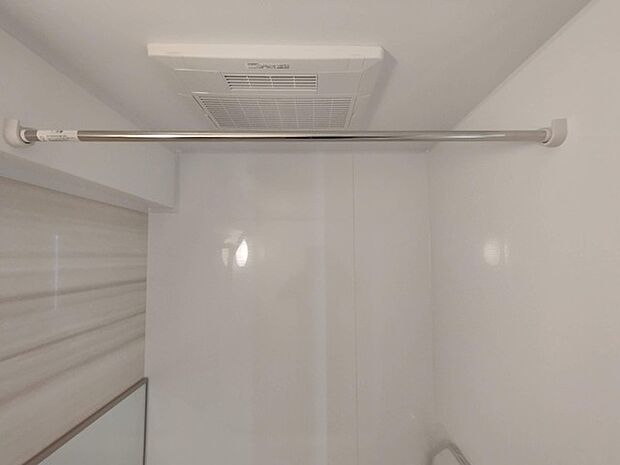 空気もこもらず、いつもクリーンな浴室乾燥機付。 