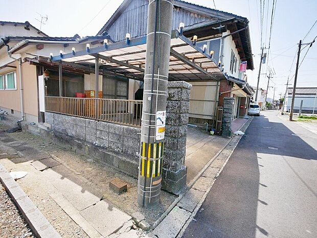 筑豊本線「小竹駅」まで徒歩約12分なので、お出かけや通勤にも便利です。