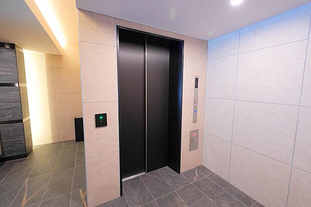 エレベーターにもセキュリティがあり、非接触キーでエレベーターが稼働します。