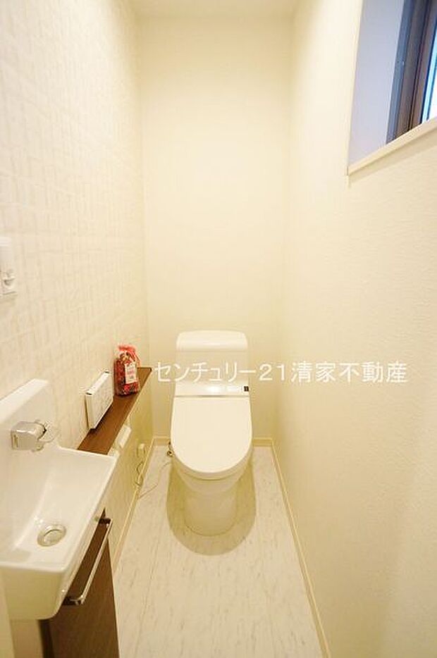 温水洗浄付きトイレを標準設置！(2021年04月撮影)