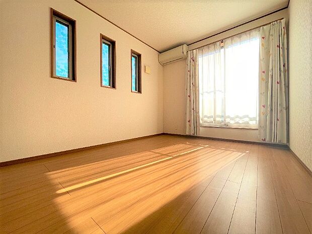 2階の洋室3部屋はすべて6帖以上！ゆったり設計で、ご家族の多い方でものびのびと暮らせます。